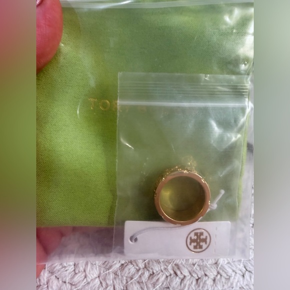 Tory Burch ICON T MONOGRAM RING - NWT/Dust Bag Size 7 - Picture 8 of 8